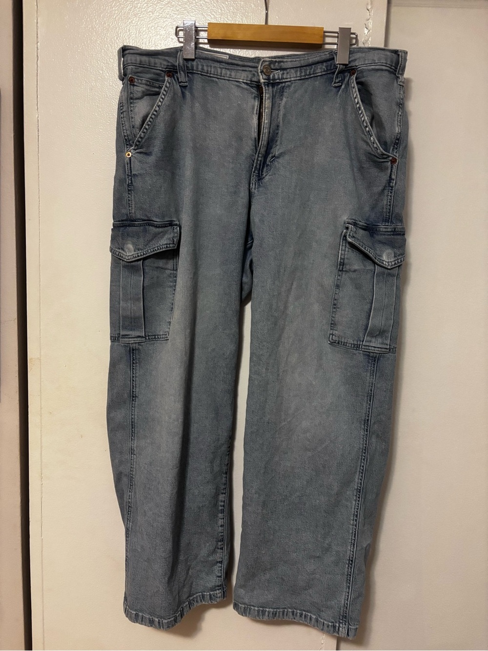 GAP 90s loose mid rise cargo jeans size 33